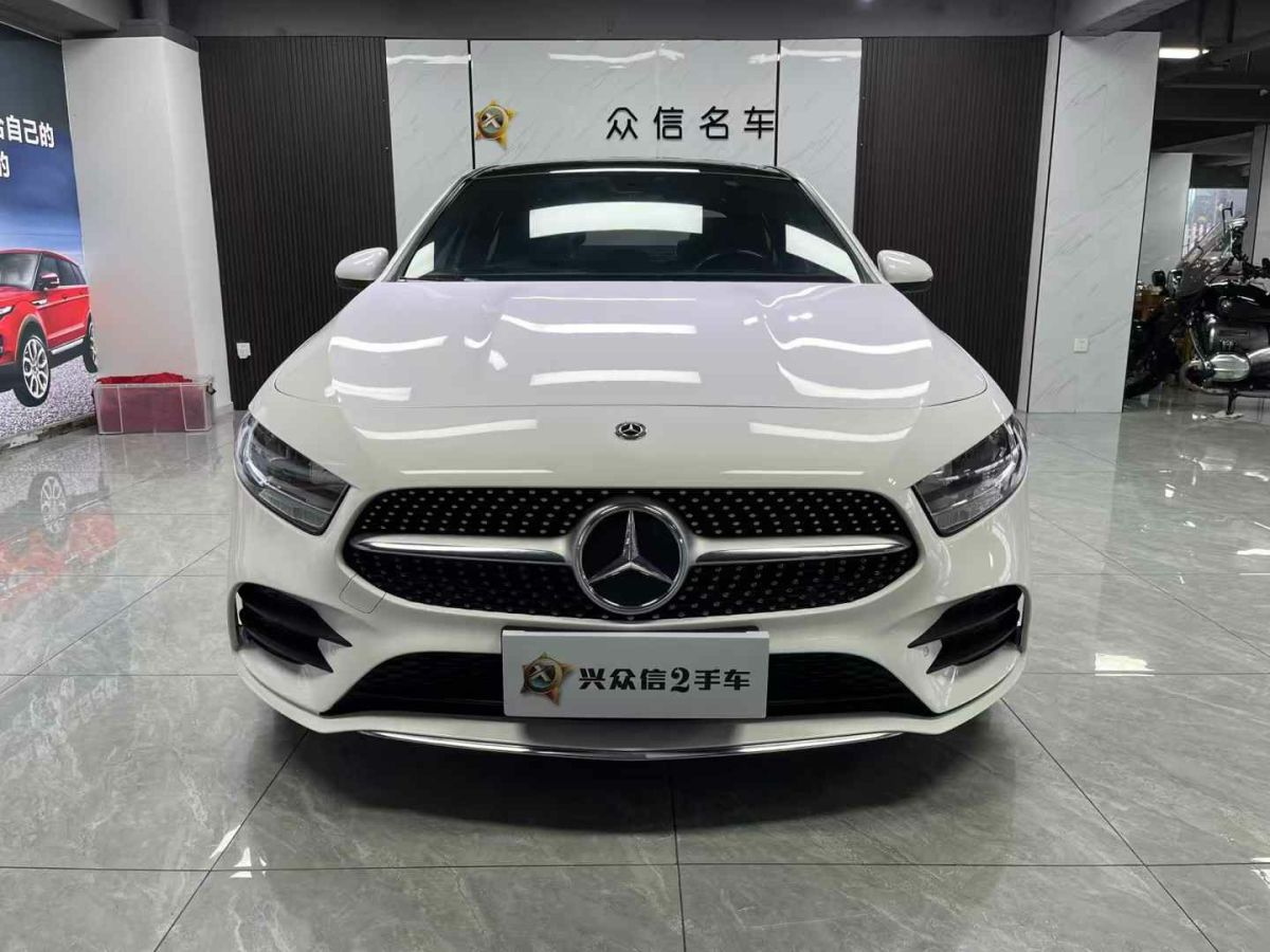 奔馳 奔馳A級(jí)  2019款  A 220 L 4MATIC 運(yùn)動(dòng)轎車圖片