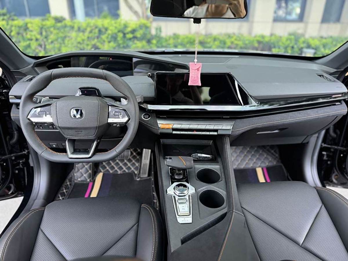 長(zhǎng)安 長(zhǎng)安UNI-V  2023款 1.5T 尊享型圖片