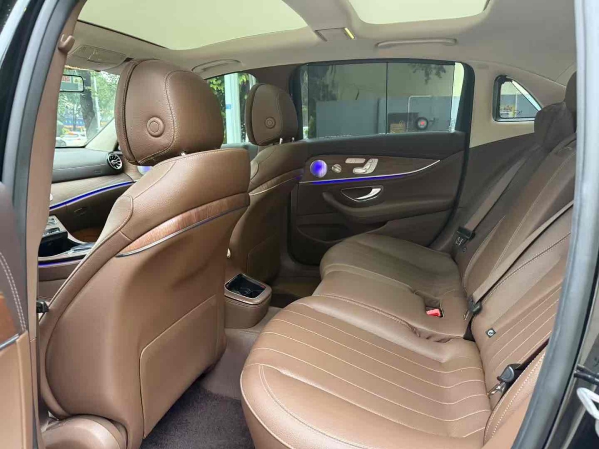 奔馳 奔馳E級  2022款 改款二 E 300 L 豪華型圖片