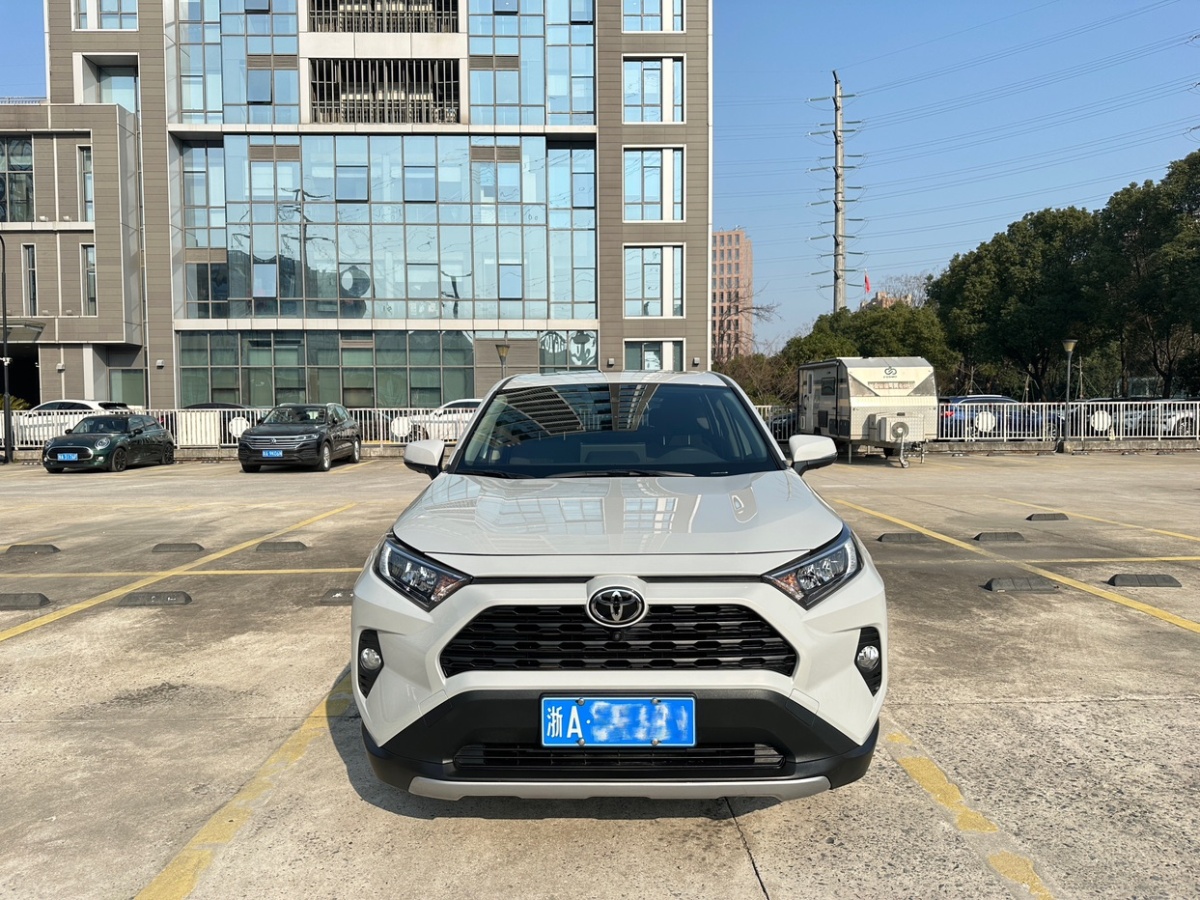 豐田 RAV4榮放  2020款 2.0L CVT兩驅(qū)風(fēng)尚版圖片