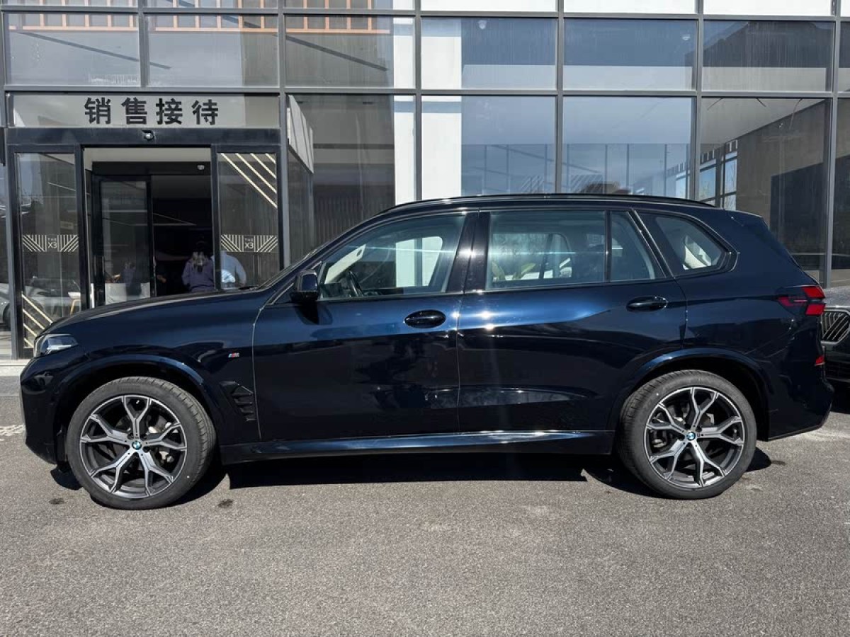 寶馬 寶馬X5  2023款 xDrive 30Li 尊享型M運(yùn)動(dòng)套裝圖片