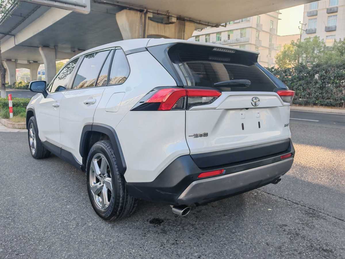 豐田 RAV4  2018款 榮放 2.0L CVT兩驅(qū)風(fēng)尚版圖片