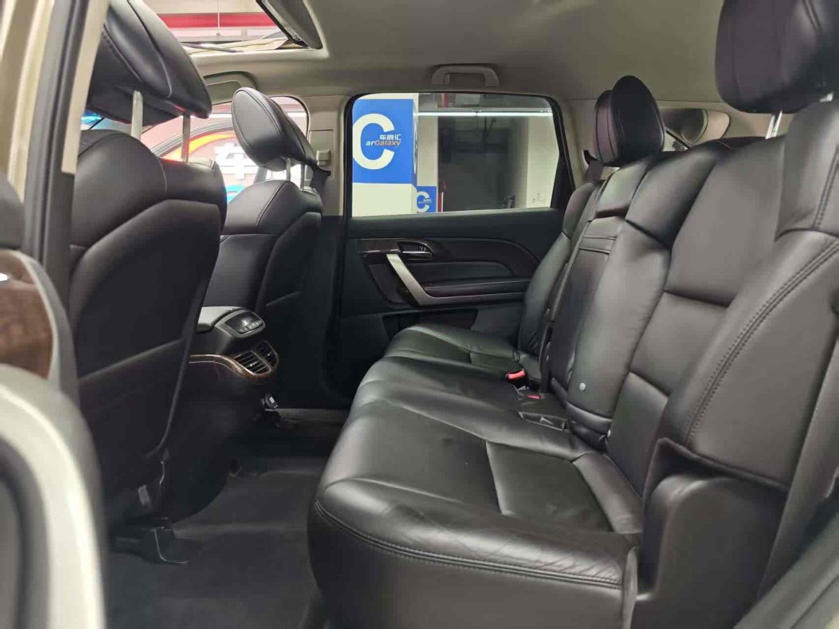 謳歌 MDX  2011款 3.7 標(biāo)準(zhǔn)尊享運(yùn)動(dòng)版圖片