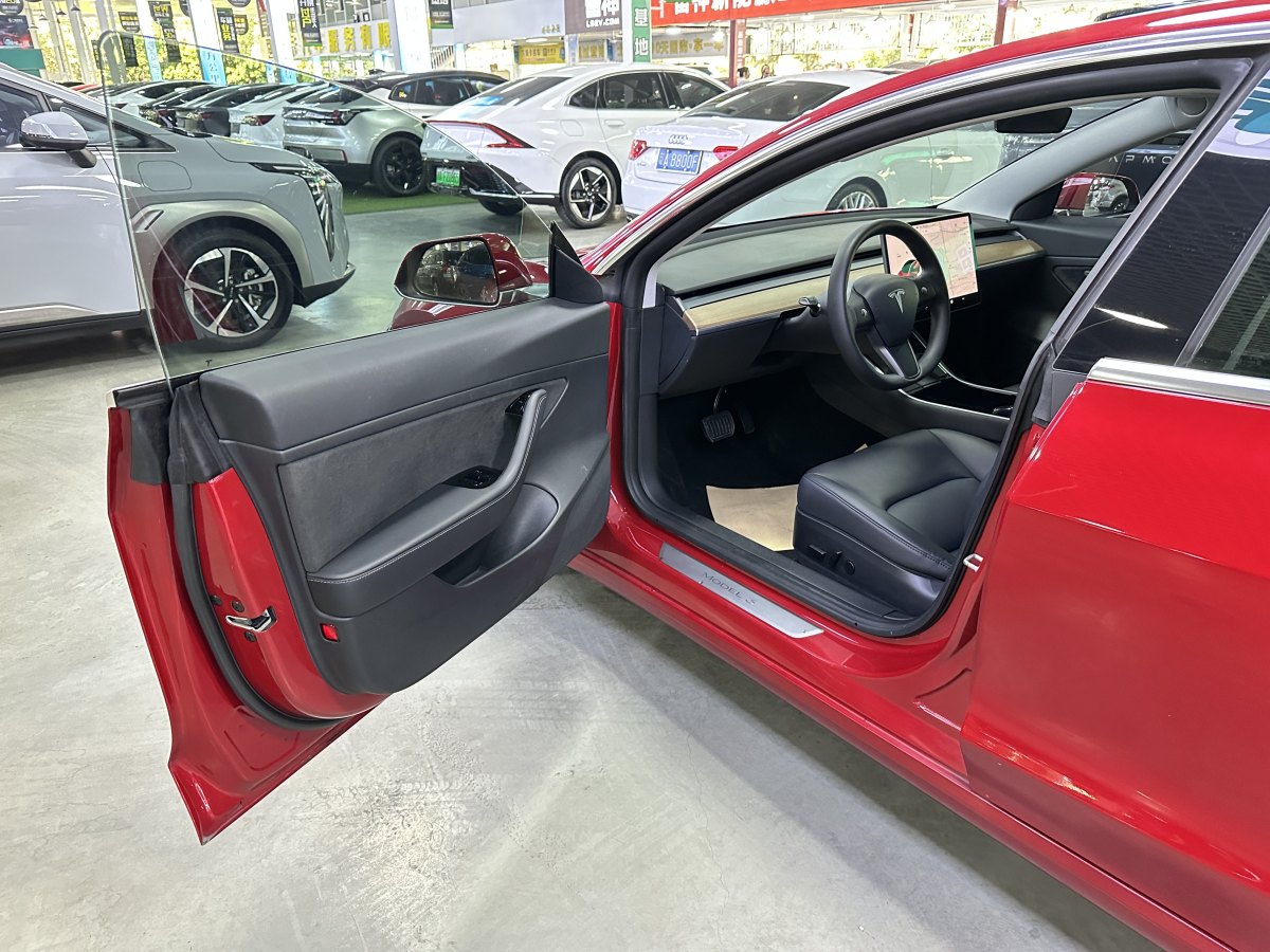 特斯拉 Model 3  2020款 改款 標(biāo)準(zhǔn)續(xù)航后驅(qū)升級(jí)版圖片