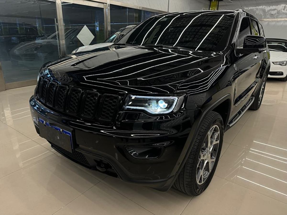 Jeep 大切諾基  2020款 3.0L 精英導(dǎo)航版圖片