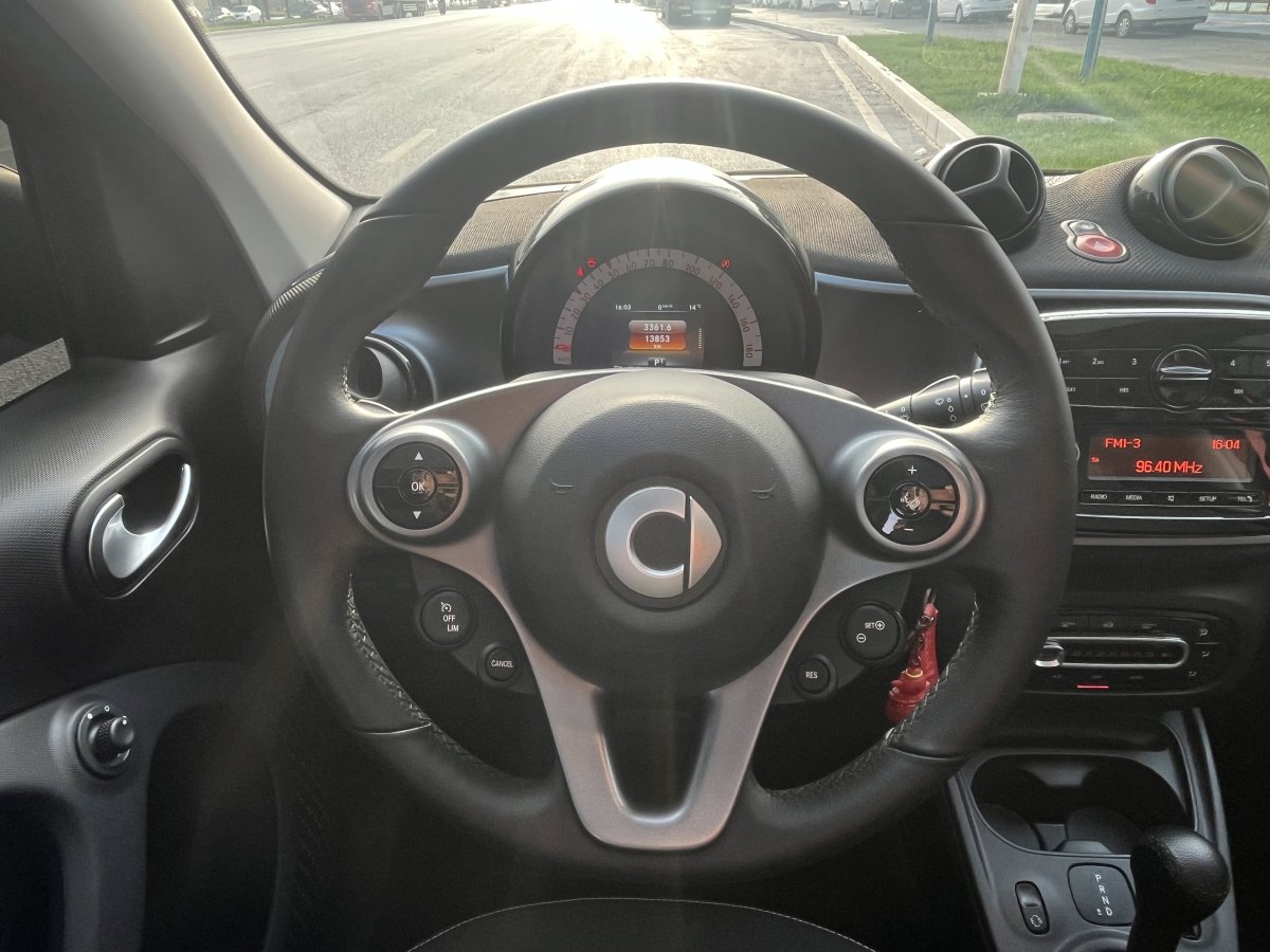 smart forfour  2018款 1.0L 52千瓦激情版圖片