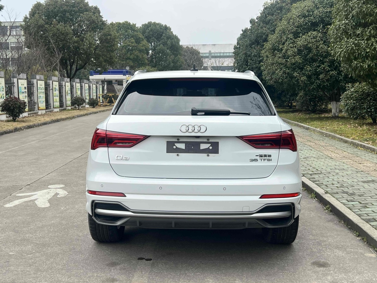 奧迪 奧迪Q3  2024款 35 TFSI 時(shí)尚動(dòng)感型圖片