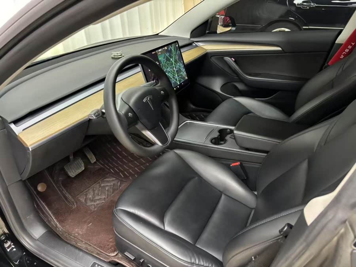 特斯拉 Model 3  2021款 改款 標(biāo)準(zhǔn)續(xù)航后驅(qū)升級版圖片