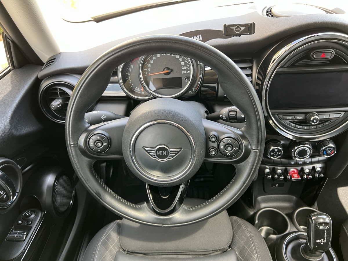 MINI COUNTRYMAN  2018款 1.5T COOPER 經(jīng)典派圖片