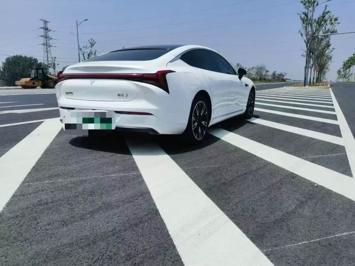 哪吒 哪吒S  2022款 增程版 1160km 后驅(qū)小版圖片