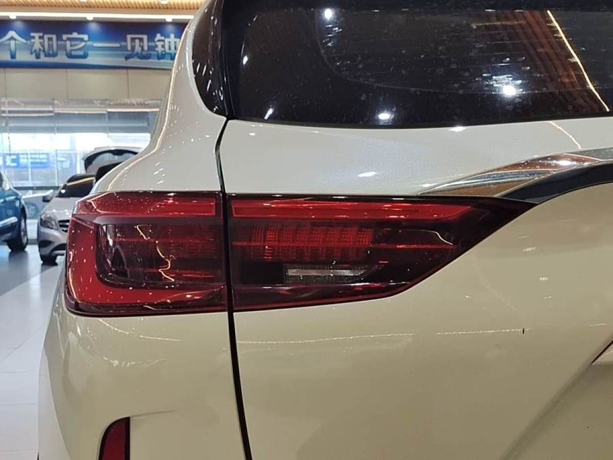 英菲尼迪 QX50  2018款 2.0T 兩驅(qū)時尚版圖片