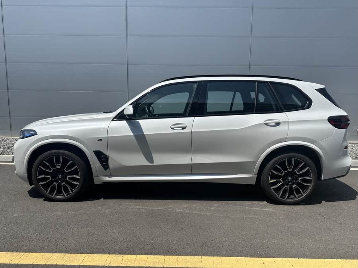 寶馬 寶馬X5  2023款 xDrive 40Li M運動曜夜套裝圖片