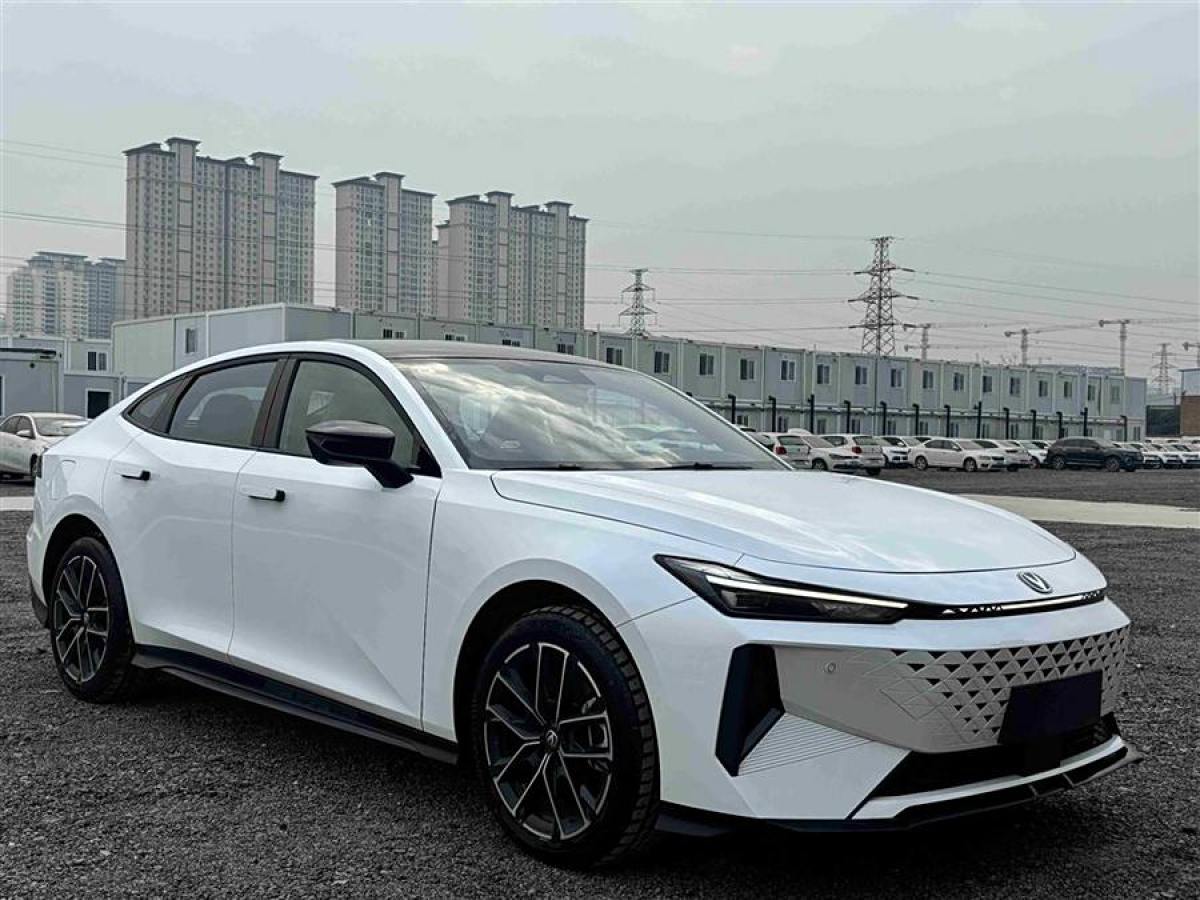 長(zhǎng)安 長(zhǎng)安UNI-V 智電iDD  2024款 藍(lán)鯨智電iDD 136km 智尊型圖片