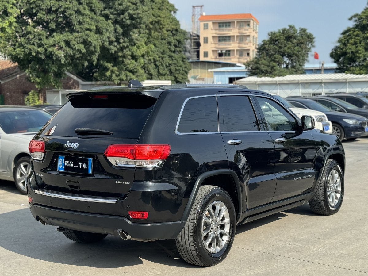 Jeep 大切諾基  2015款 3.0L 舒享導(dǎo)航版圖片