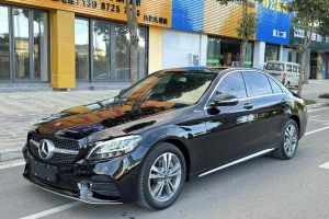 奔驰A级 奔驰  A 220 L 4MATIC 运动轿车