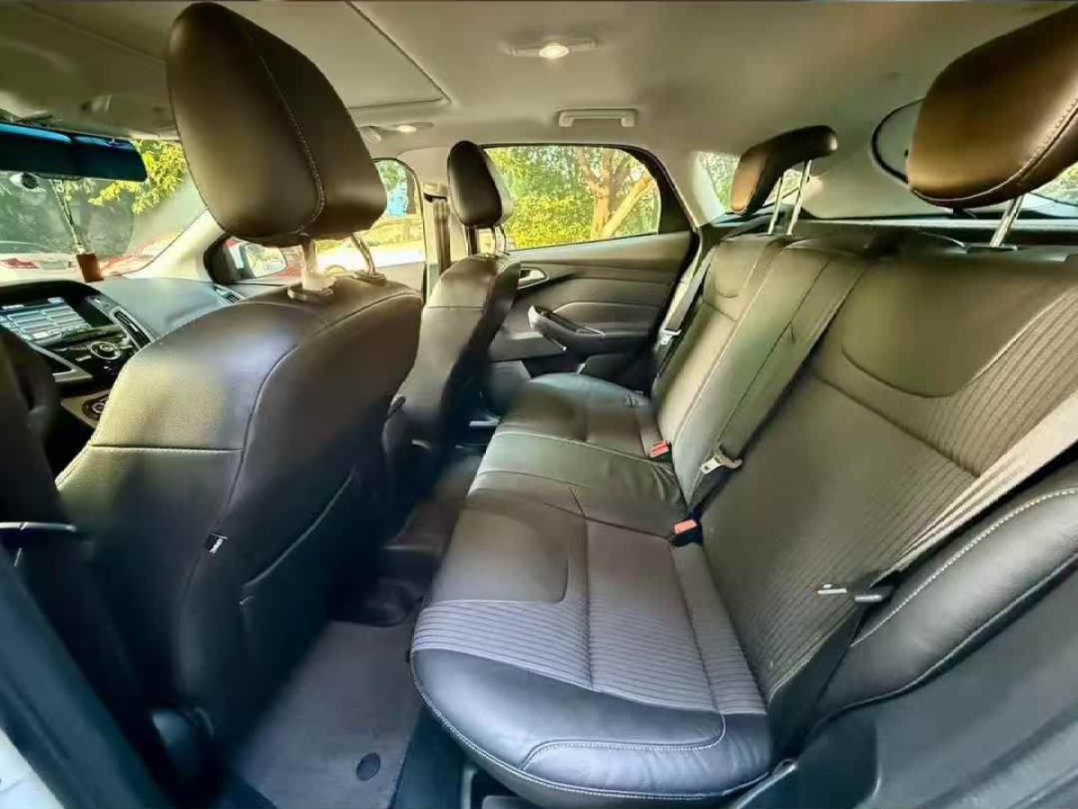福特 ?？怂? 2013款 三廂經典 1.8L 自動基本型圖片