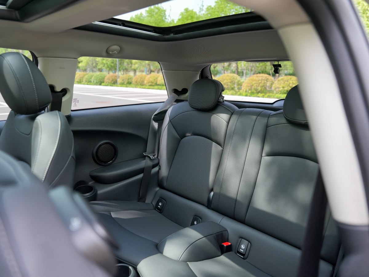 2023年5月MINI MINI  2023款 改款 1.5T COOPER 藝術家