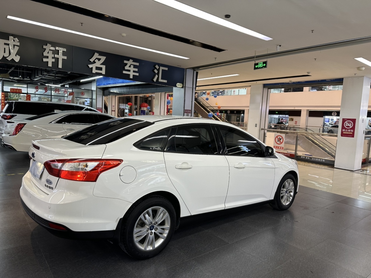 福特 ?？怂? 2012款 三廂 1.6L 自動舒適型圖片