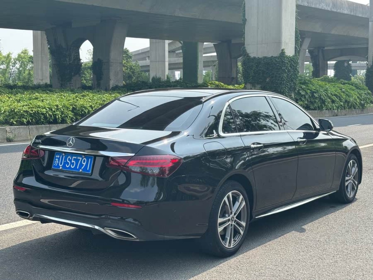 奔馳 奔馳E級(jí)  2022款 改款 E 260 L 運(yùn)動(dòng)型圖片