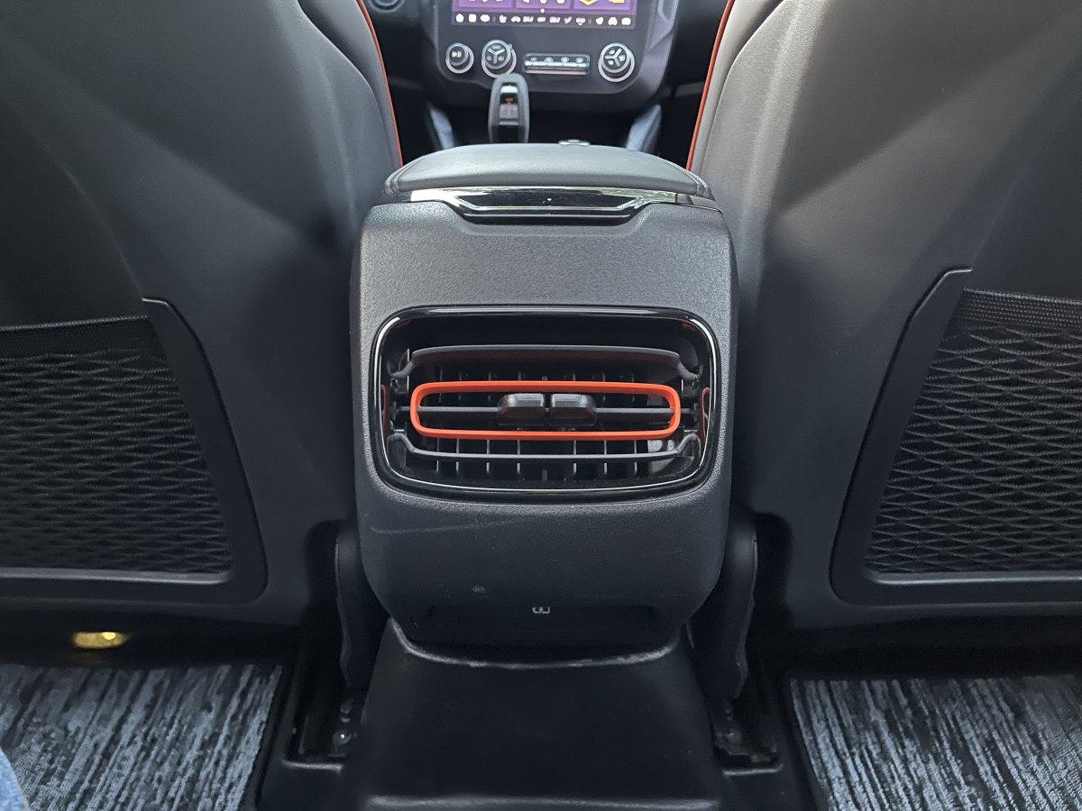 领克 领克02 Hatchback  2021款 2.0TD Halo 驾控套件版图片