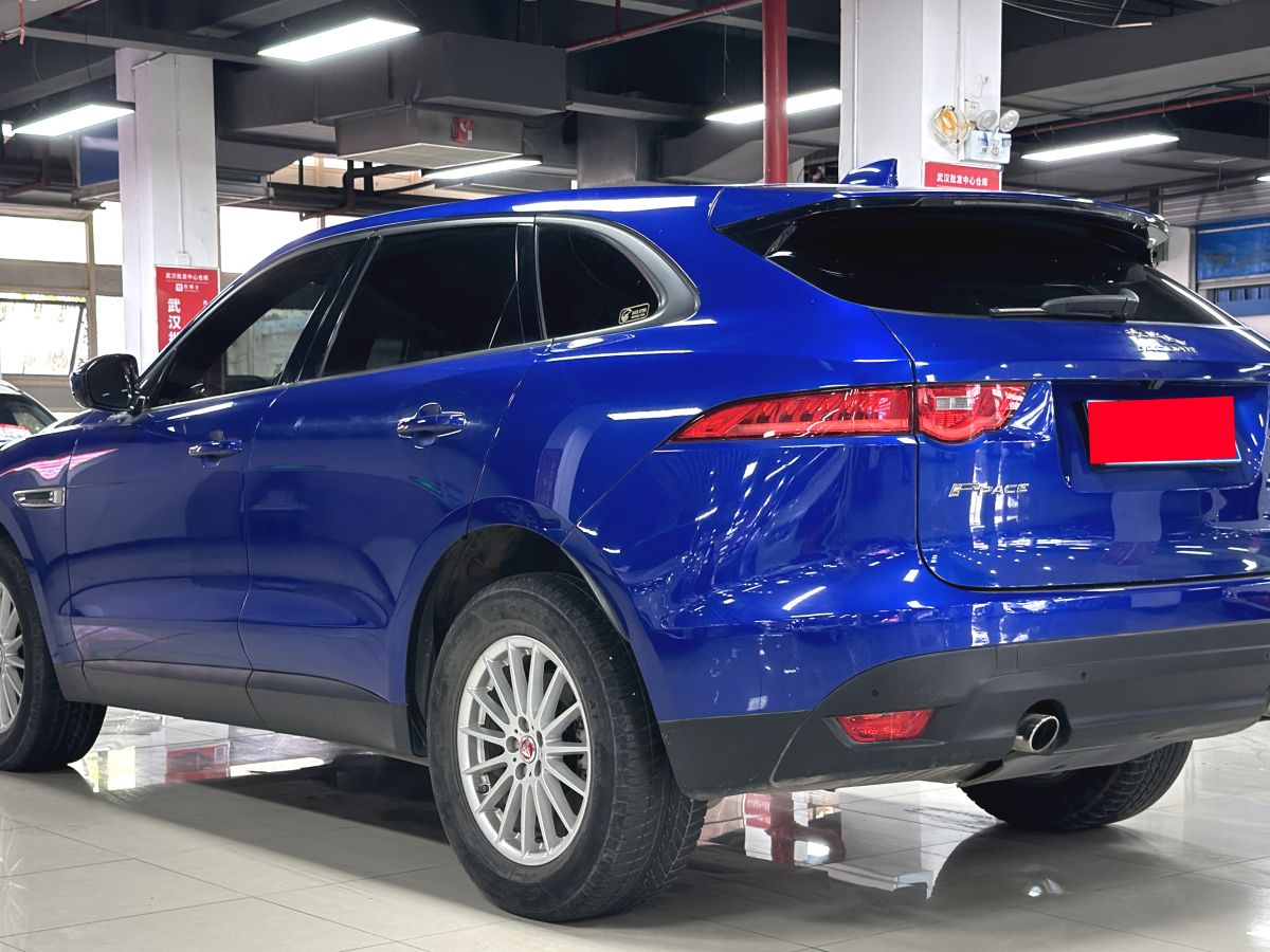 捷豹 F-PACE  2018款 2.0T 兩驅(qū)都市尊享版圖片