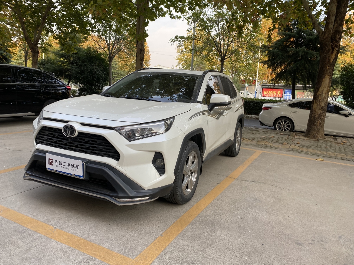 豐田 RAV4  2018款 榮放 2.0L CVT兩驅(qū)風(fēng)尚版圖片