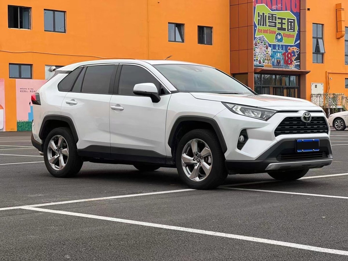 豐田 RAV4  2018款 榮放 2.0L CVT兩驅(qū)風尚版圖片