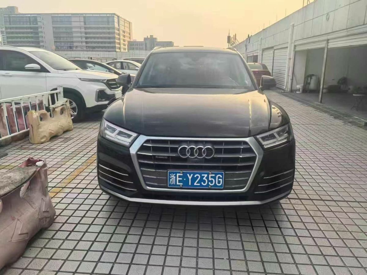 奧迪 奧迪Q3  2020款 35 TFSI 時(shí)尚動(dòng)感型圖片