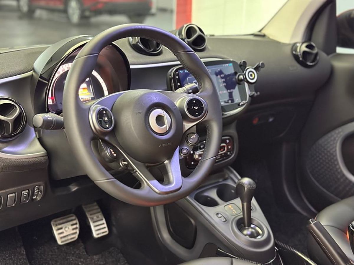 2017年6月smart fortwo  2015款 1.0L 52千瓦硬頂激情版