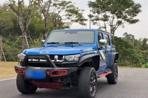 BJ40 北京 PLUS 2.3T 自動(dòng)四驅(qū)環(huán)塔冠軍版