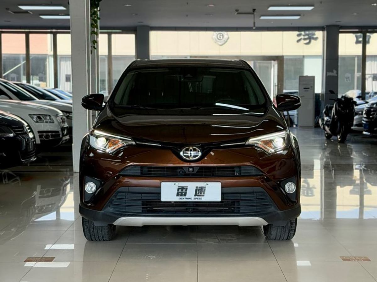 2018年2月豐田 RAV4榮放  2018款 2.5L 自動四驅(qū)精英i版