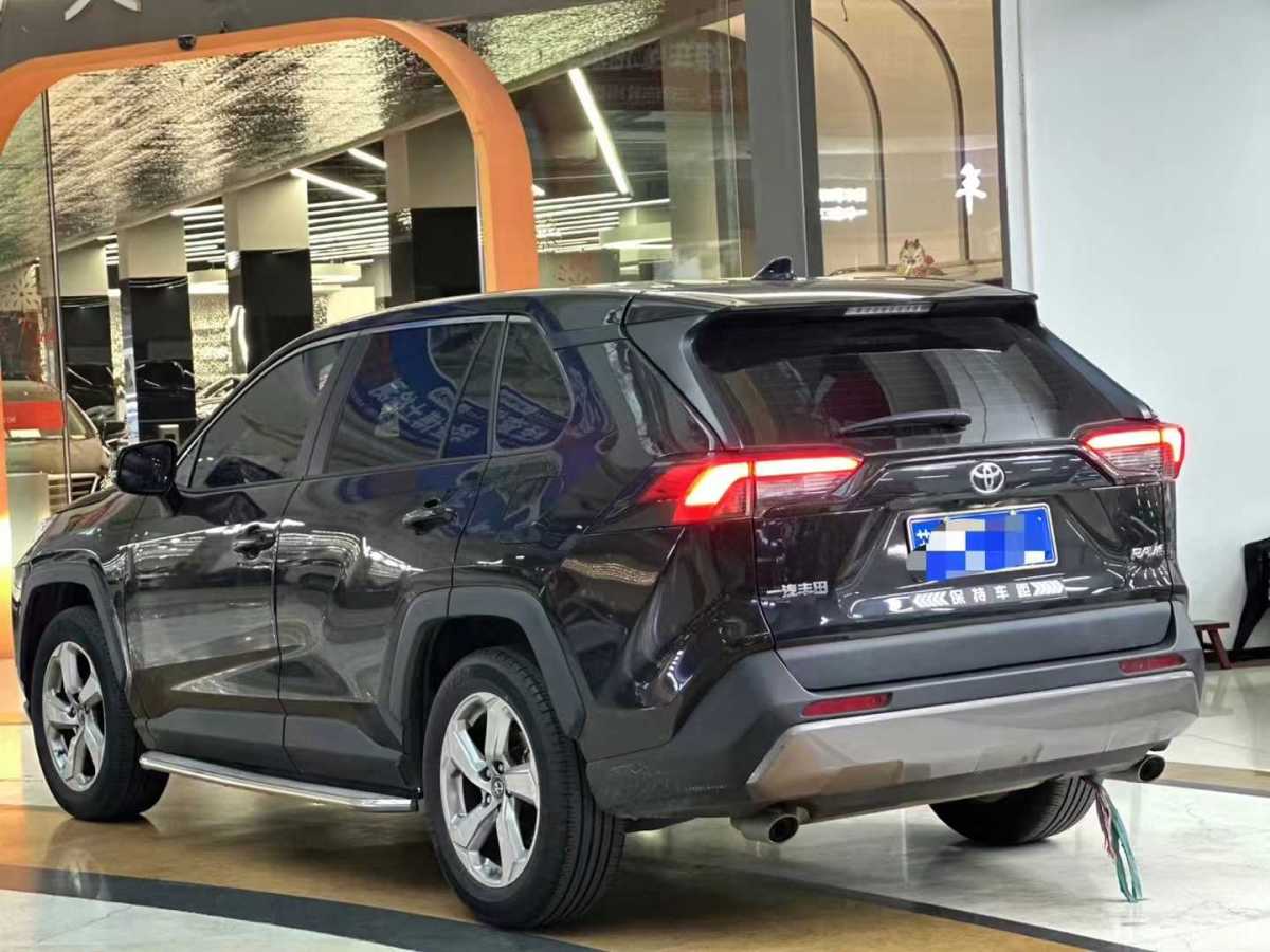 豐田 RAV4  2018款 榮放 2.0L CVT兩驅(qū)風尚版圖片