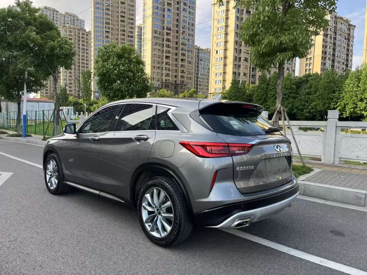 英菲尼迪 QX50  2020款 改款 2.0T 兩驅(qū)菁英版圖片