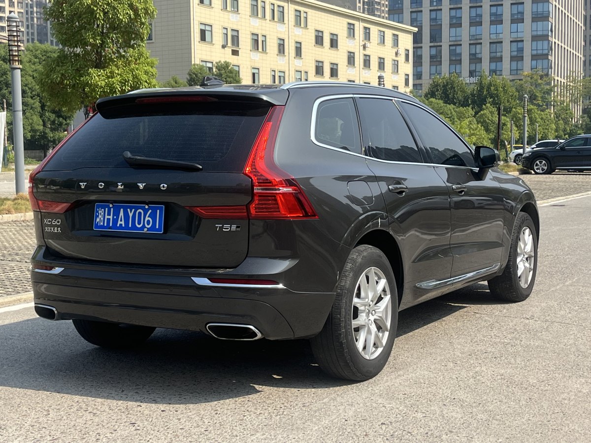 2020年3月沃爾沃 XC60  2020款 T5 四驅(qū)智逸豪華版