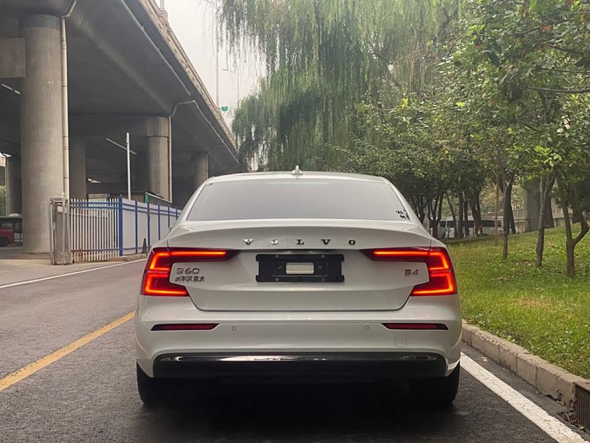 沃爾沃 V60  2023款 B4 智逸豪華版圖片