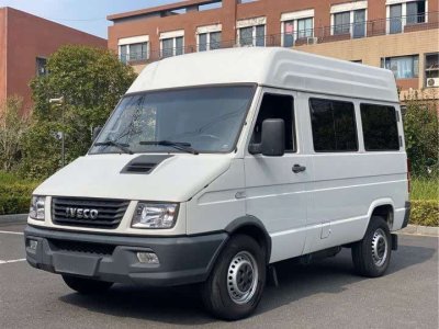 2019年1月 依維柯 得意 2.5T A35客車低頂5-7座47Z5圖片