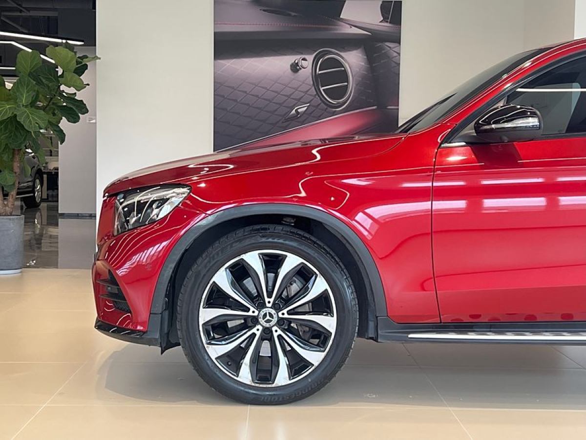 2019年7月奔馳 奔馳GLC  2023款 GLC 300 4MATIC 轎跑SUV