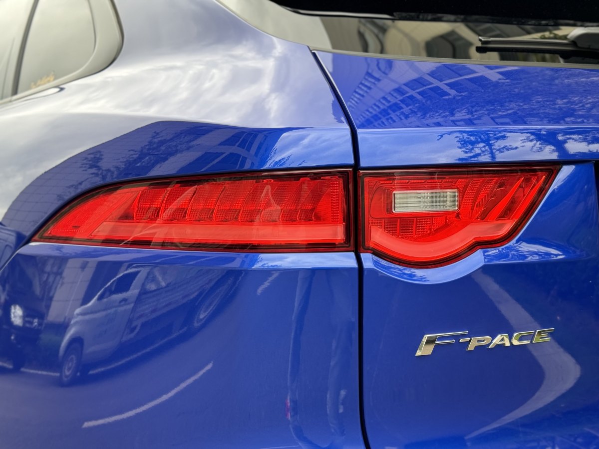 捷豹 F-PACE  2018款 2.0T 两驱都市尊享版图片