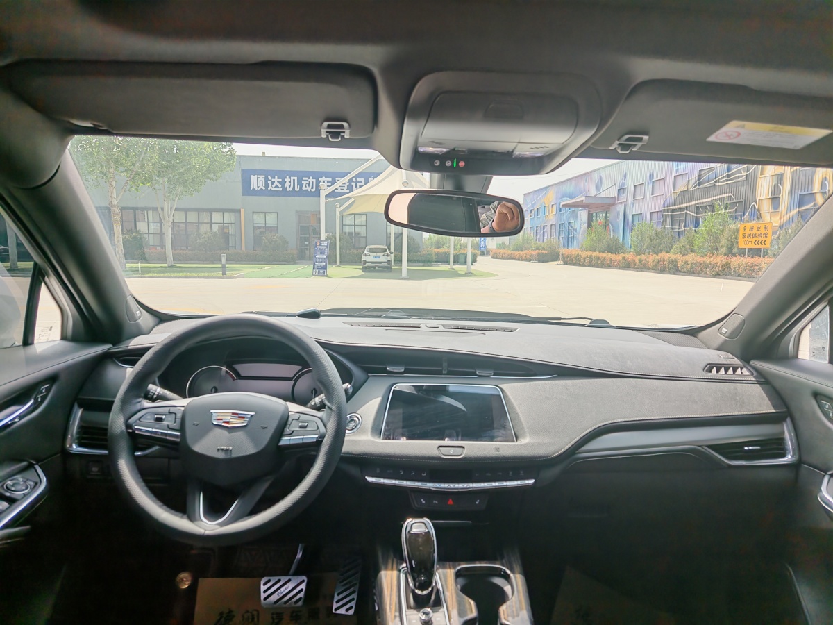 凱迪拉克 XT4  2020款 改款 28T 兩驅(qū)領(lǐng)先型圖片