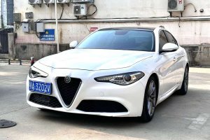Giulia 阿爾法·羅密歐 2.0T 200HP 豪華版