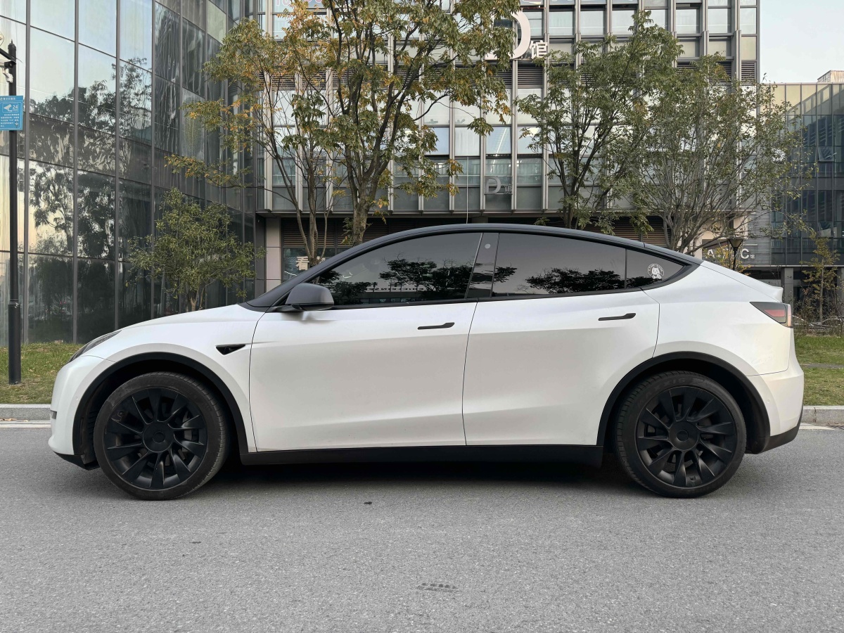 特斯拉 Model 3  2021款 改款 標(biāo)準(zhǔn)續(xù)航后驅(qū)升級版圖片