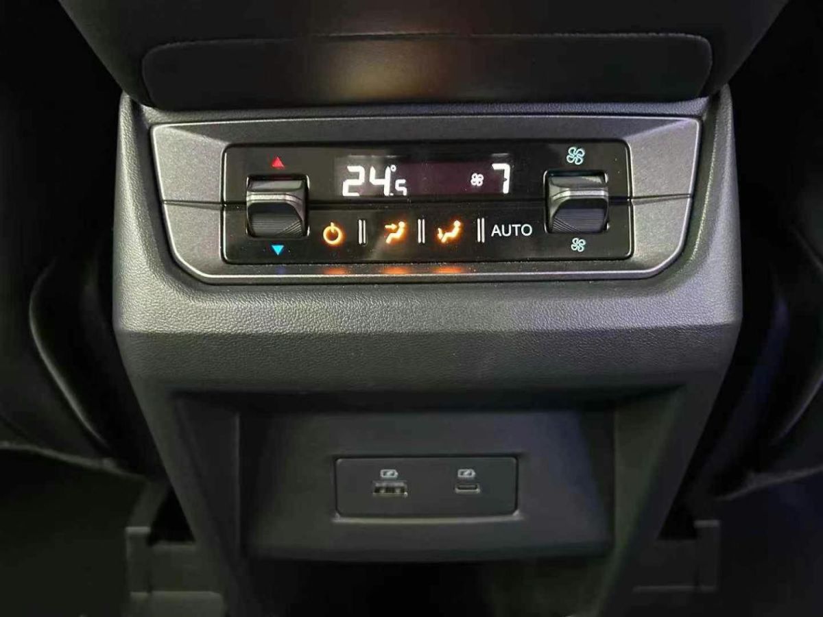 福特 銳界  2025款 銳界L 2.0T EcoBoost E混動(dòng)兩驅(qū)七座時(shí)尚型圖片