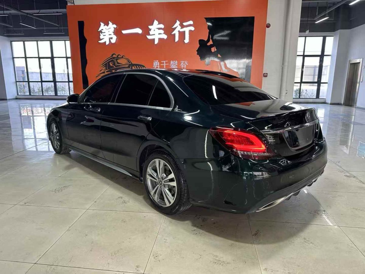 奔馳 奔馳A級  2019款  A 220 L 4MATIC 運動轎車圖片