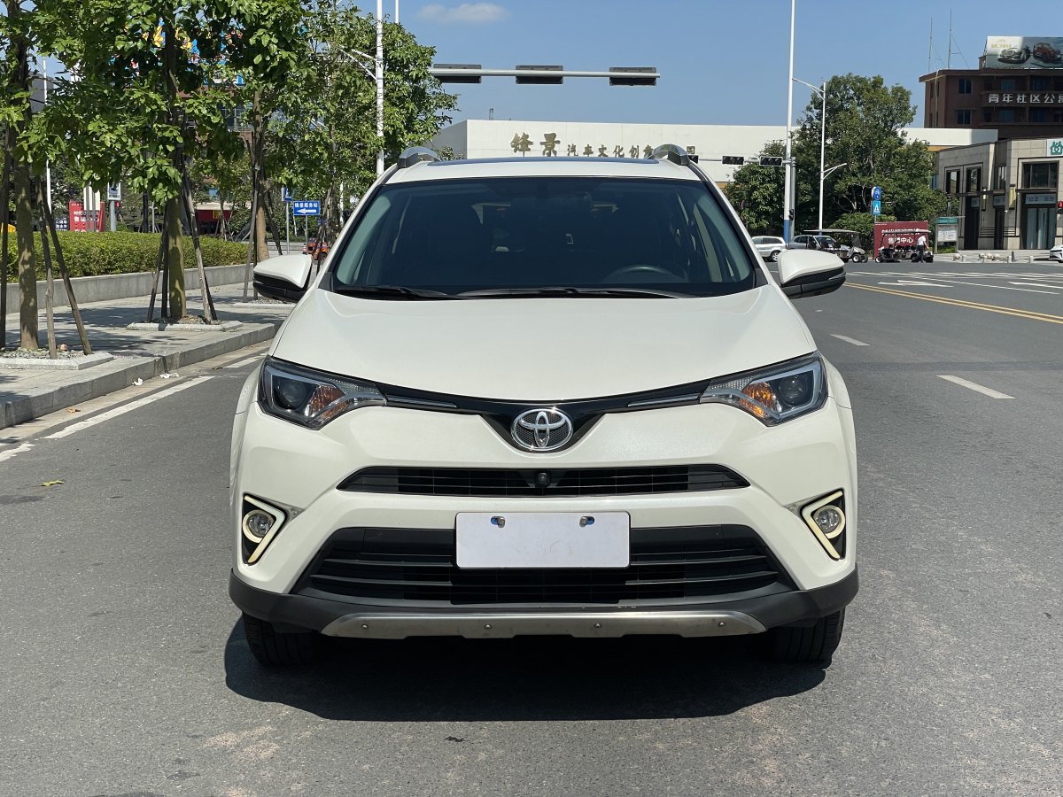 2017年9月豐田 RAV4  2016款 榮放 2.0L CVT兩驅(qū)風(fēng)尚版