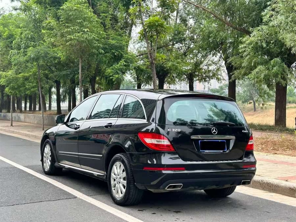 奔馳 奔馳R級(jí)  2014款 R 320 4MATIC 商務(wù)型圖片