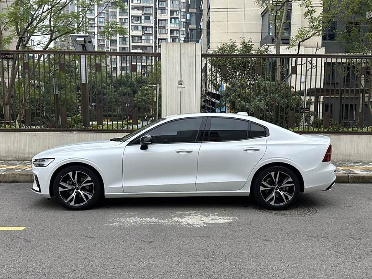 沃爾沃 S60L  2020款 T4 智遠(yuǎn)運動版圖片