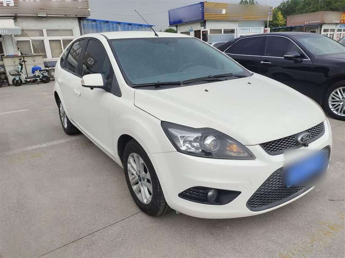 福特 ?？怂? 2013款 兩廂經(jīng)典 1.8L 自動(dòng)基本型圖片