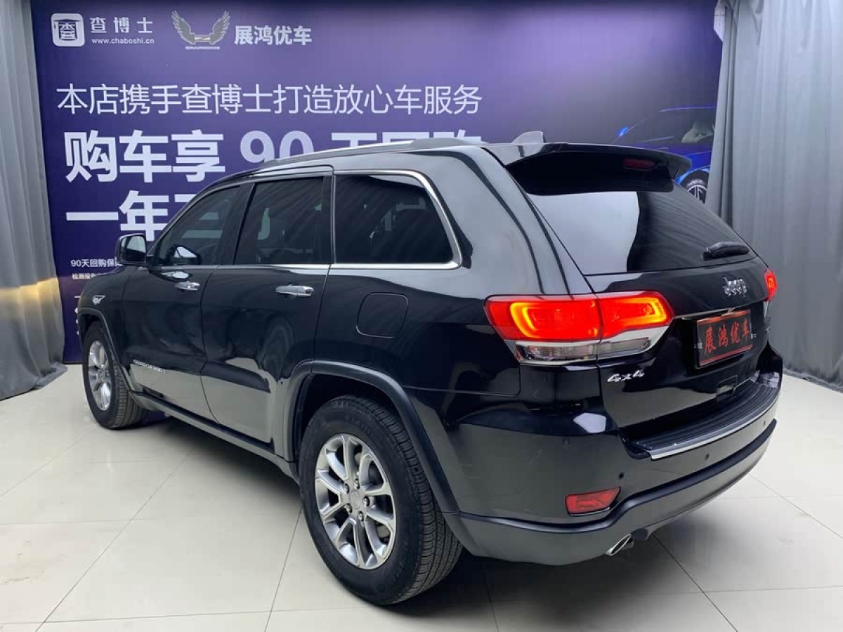 Jeep 大切諾基  2015款 3.0L 精英導(dǎo)航版圖片
