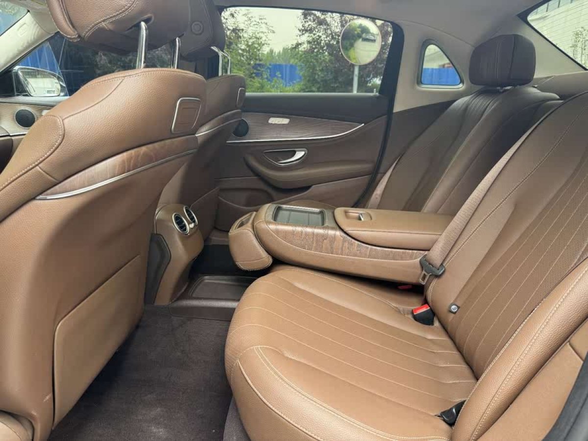 奔馳 奔馳E級  2019款 改款 E 300 L 時尚型圖片