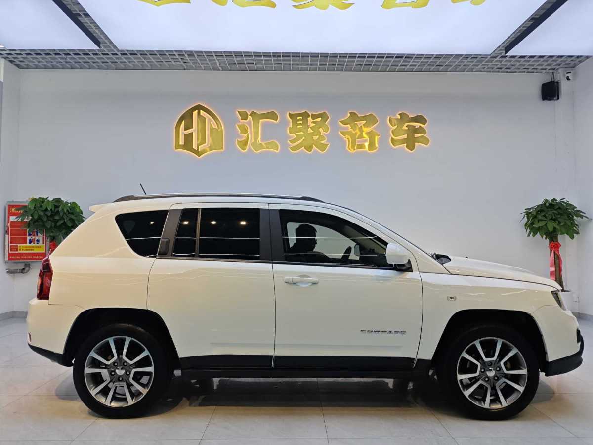 Jeep 指南者  2014款 改款 2.4L 四驅(qū)豪華版圖片